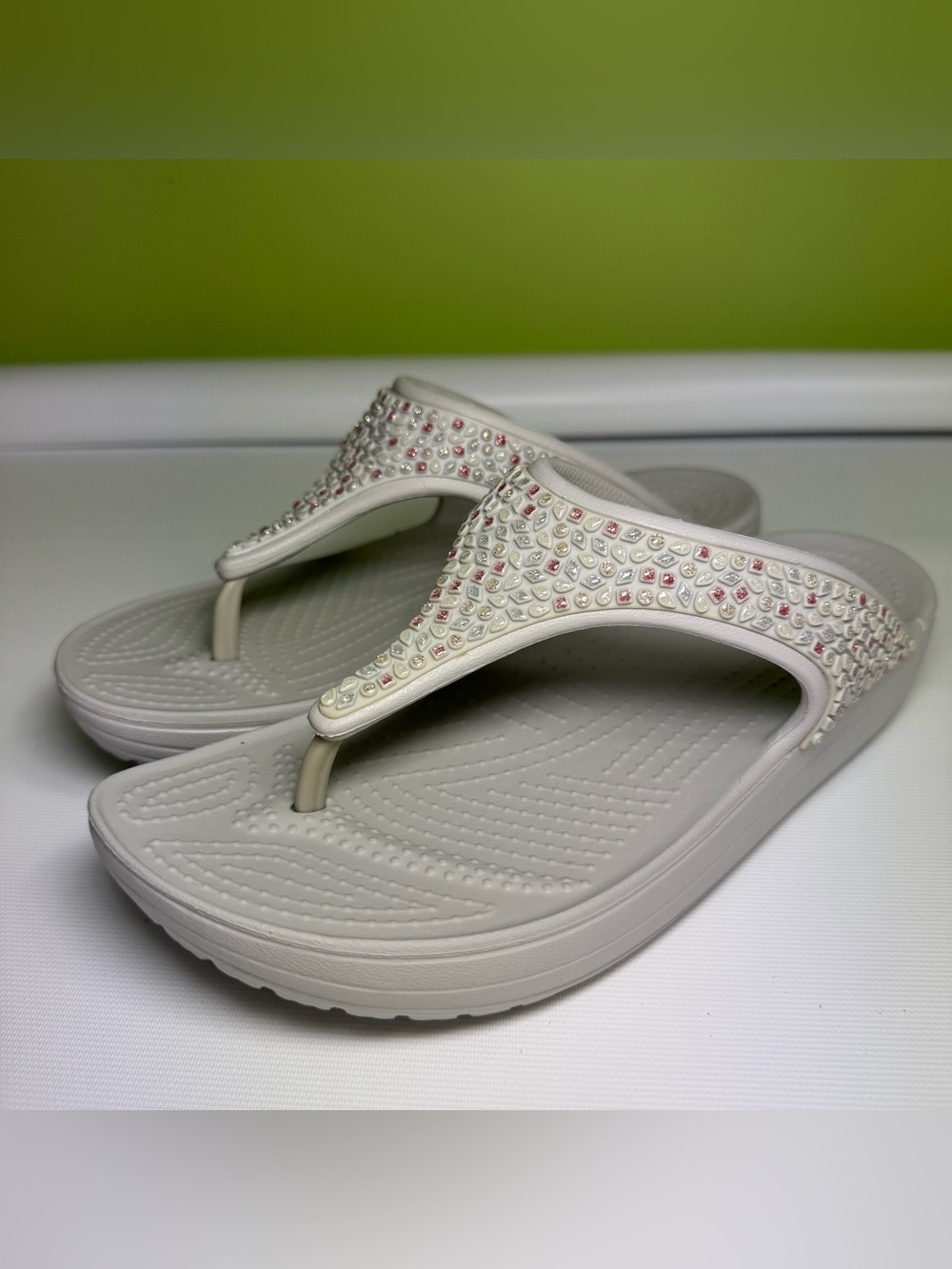 Crocs Sloane Oyster Sandals Flip Flops Embellished Rhinestone Wedge size 8